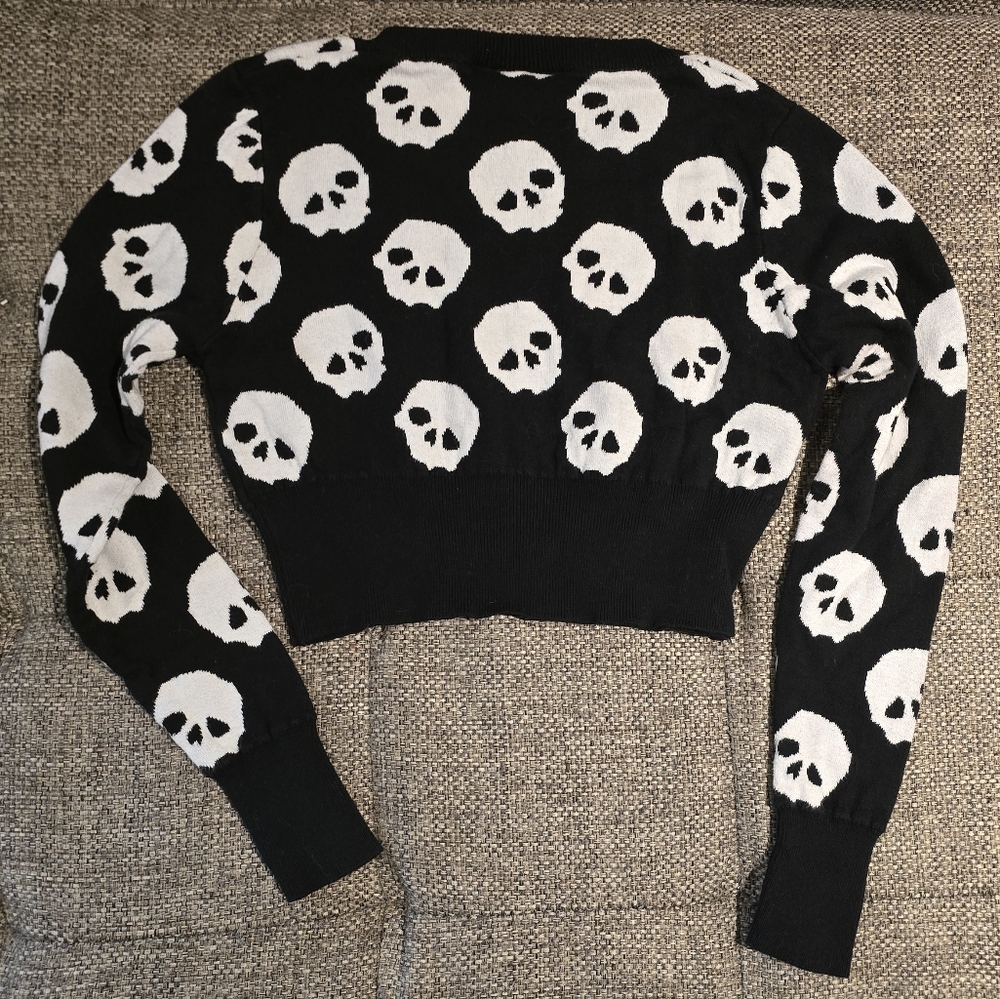 Black and White Cropped Skull Pattern Sweater